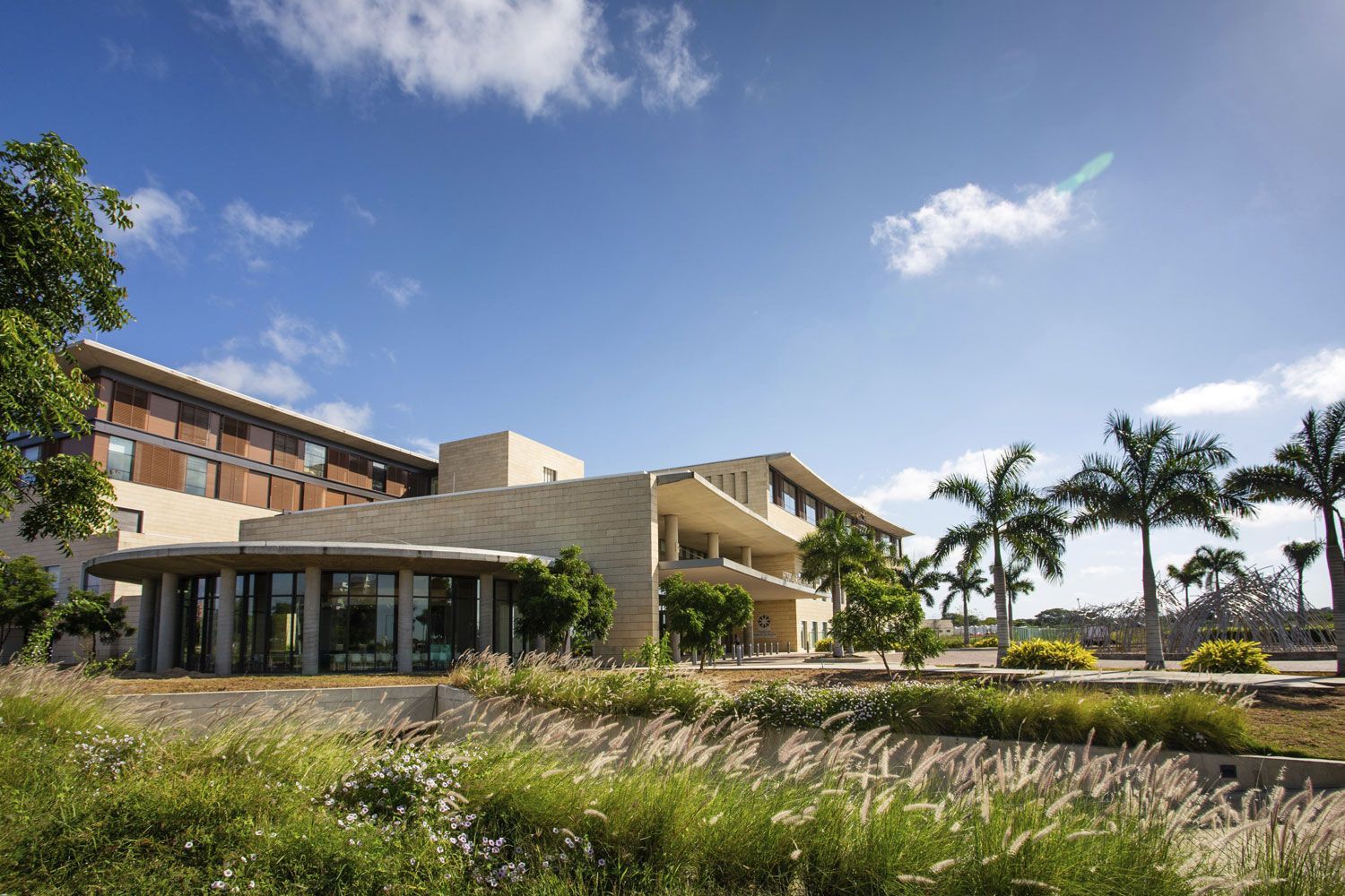 img-safdie-architects-hospital-serena-mar-13