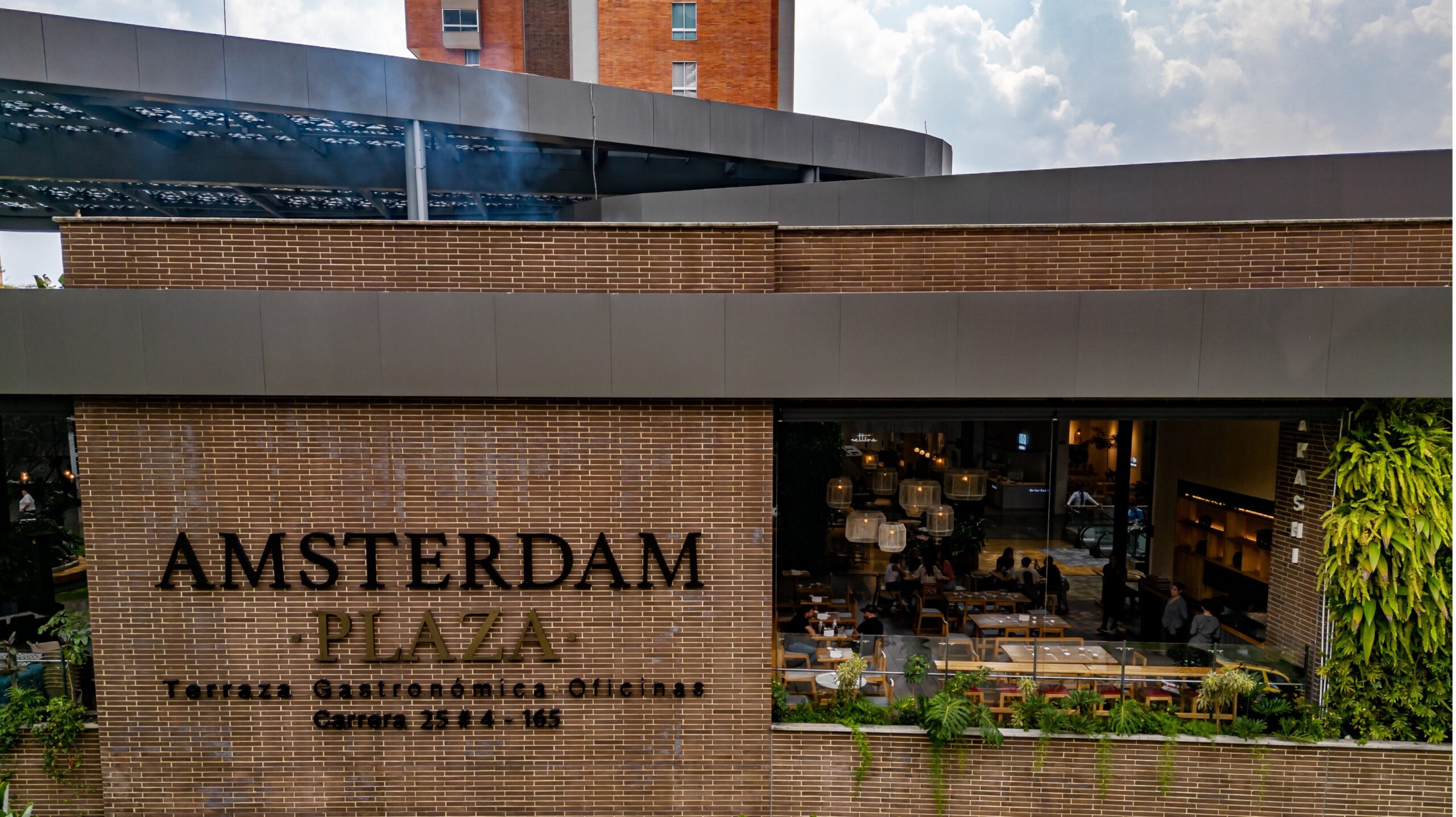 Amsterdam Plaza
